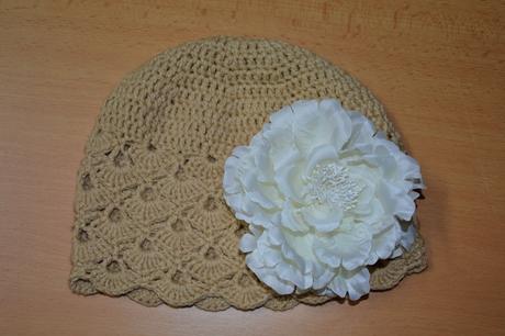Háčkovaná čiapočka s kvetom, <50 - 158