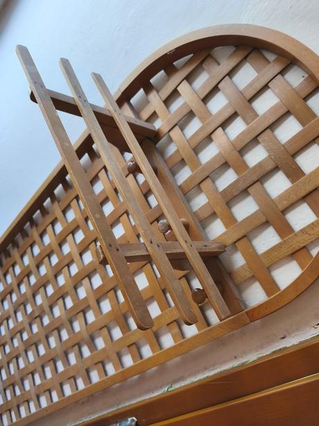 Vešiaková stena s háčikmi, 