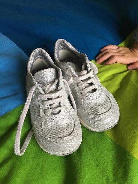 Prechodne strieborné topanky, 23