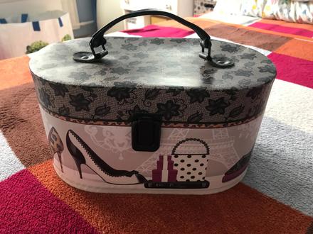 Kozmeticky kufrik,zn.marco fabiano,designed in usa, 