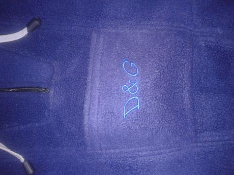 Tmavomodrá mikina, 92