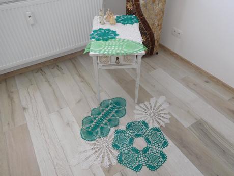 Do zelena a biela háčkované, 