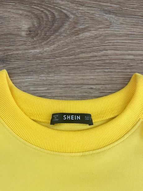 Mikina s odhalenými ramenami, s