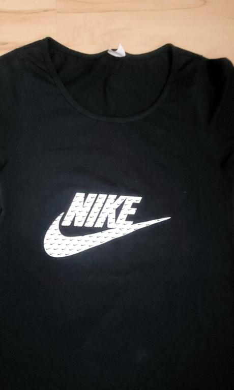Nenosené šaty, nike,s