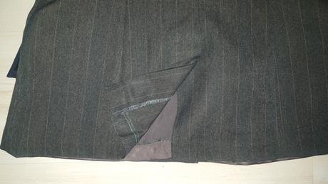 Kostým v odtieňoch zelenej, 42