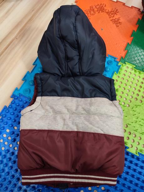 Len raz oblecena vesticka na chlapceka velkost 68, f&f,68