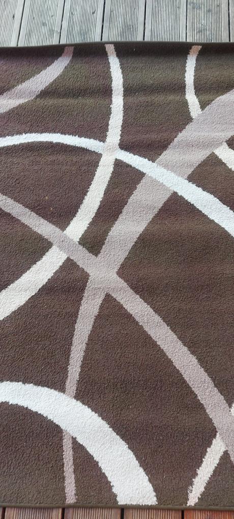 Kusový koberec vhodny do obývacej izby, 