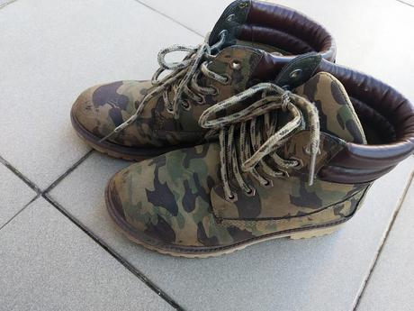 Maskáčové kotníčky, 36