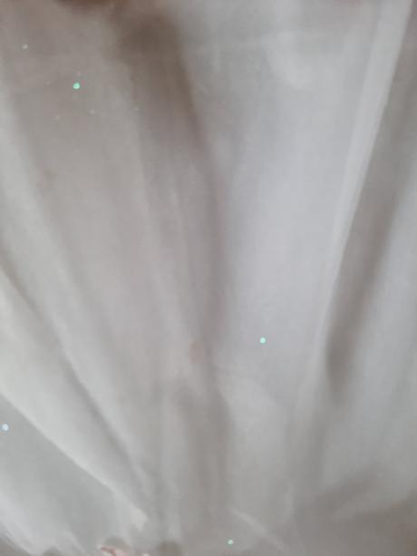 Slavnostné šaty, 80