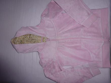 Dievcenska mikina, 104