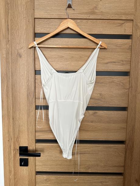 Zara body s nariaseným výstrihom, zara,s