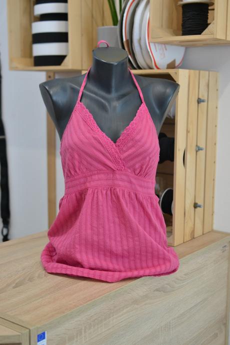 Ružový top s viazaním okolo krku s, s