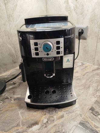 Kávovar delonghi magnifica,