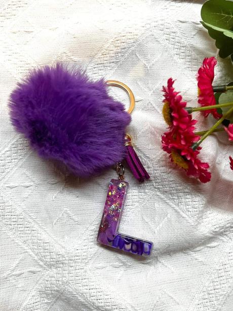 Ručne vyrobené živicové kľúčenky, 