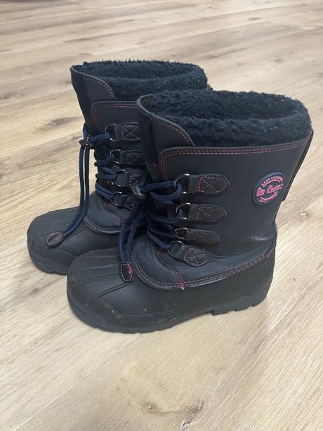 Snehule, lee cooper,34