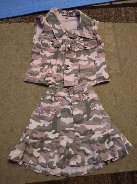 Komplet sukňa a vesta, 98