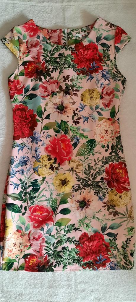 Kvetované púzdrové šaty, m