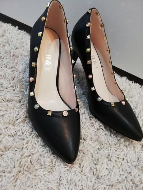 Čierne lodičky, 37