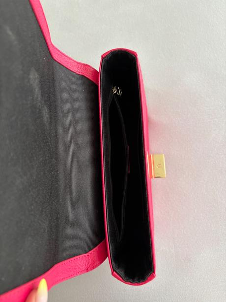 Kabelka farby magenta, 