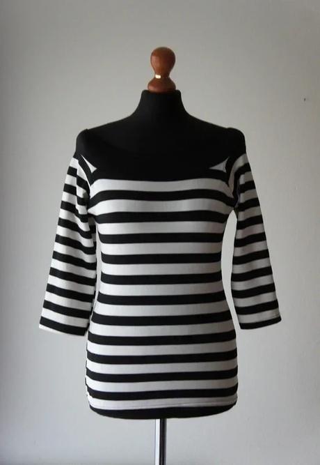 Štýlové čiernobiele pruhované tričko s lodičkovým, atmosphere,m