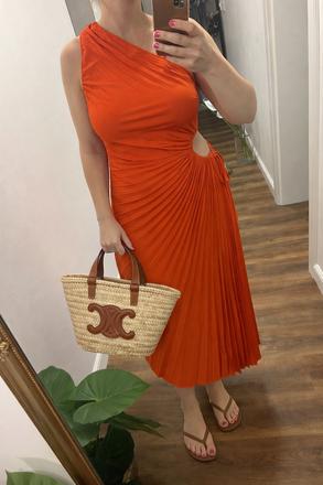 Plisované oranžové šaty, m
