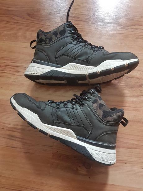 Vyvýšené topánky, 43