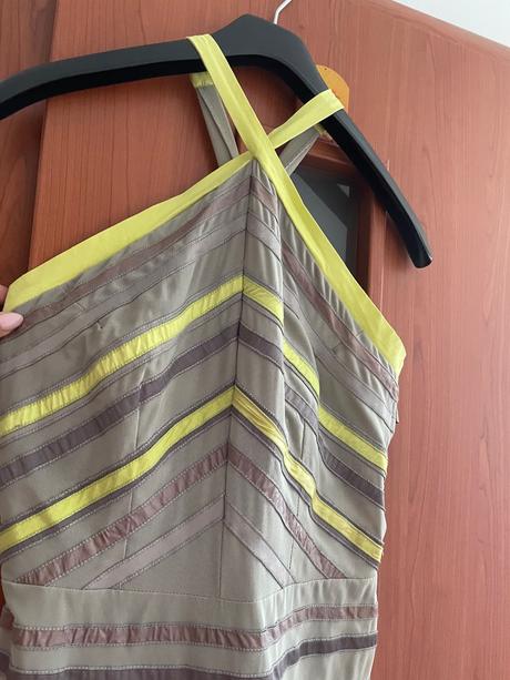 Extravagantné saty s pásikmi na chrbte, 38