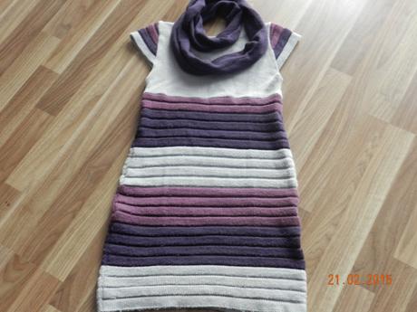 Pletené šaty, 152