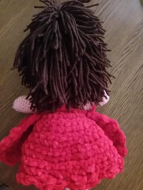 Nová ručne háčkovaná bábika, 