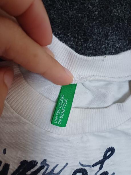 Darujem tricko v.128, benetton,128