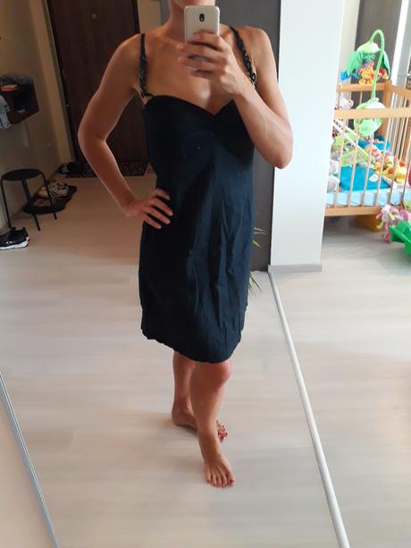 Ľahké šaty s retiazkovými pántami, 40