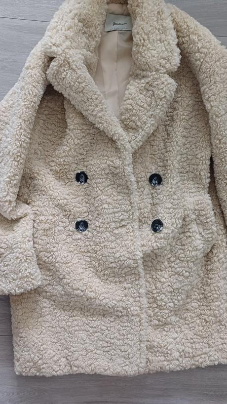 Stradivarius kabát krémovej farby teddy  s, stradivarius,s