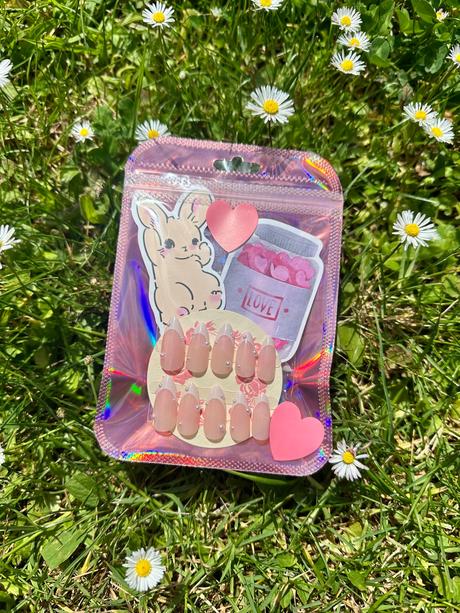 Nové umelé nechty s perličkami, 