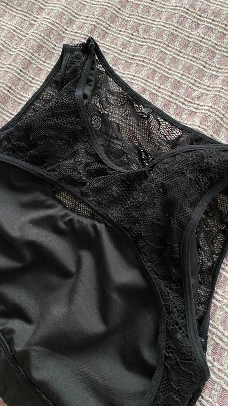 Čierna športová podprsenka s čipkou, xs