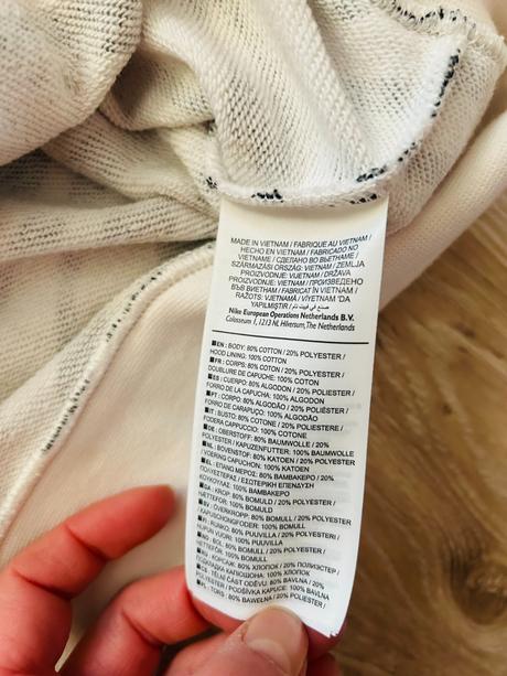 Štýlová mikina značky nike, pc 80 eur, nike