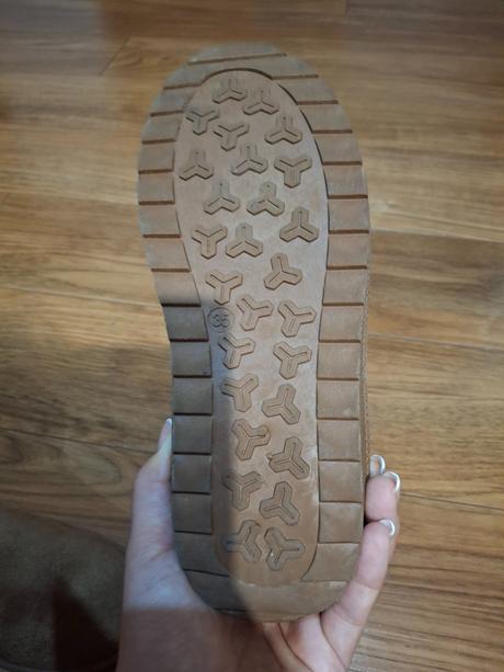 Čižmičky rozkošné, 35
