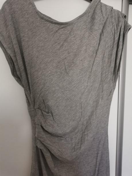 Asymetrické sivé saty, m