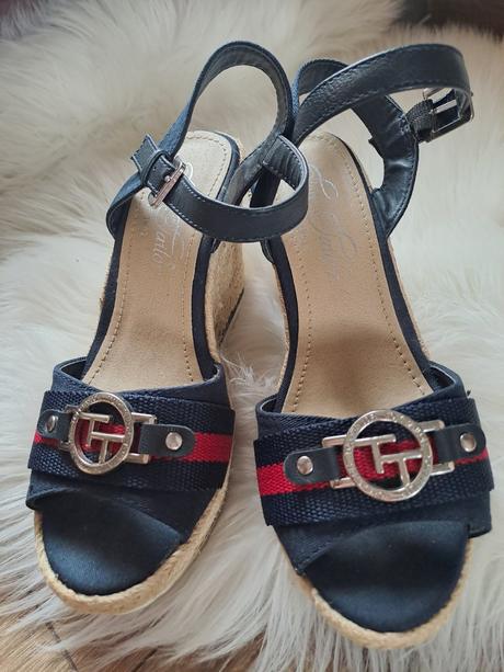 Krásne značkové sandálky na platforme-top stav, tom tailor,36