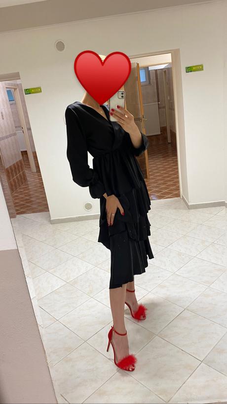 Čierne spoločenské šaty, s