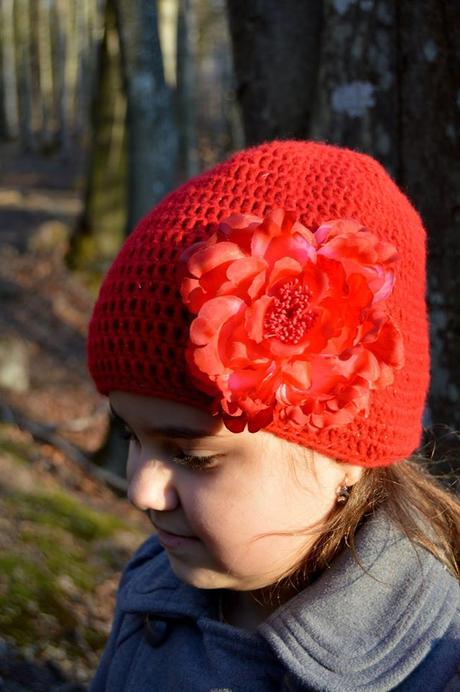 Háčkovaná čiapočka s kvetom, <50 - 158