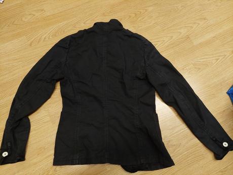 Cierne riflove sako, 42