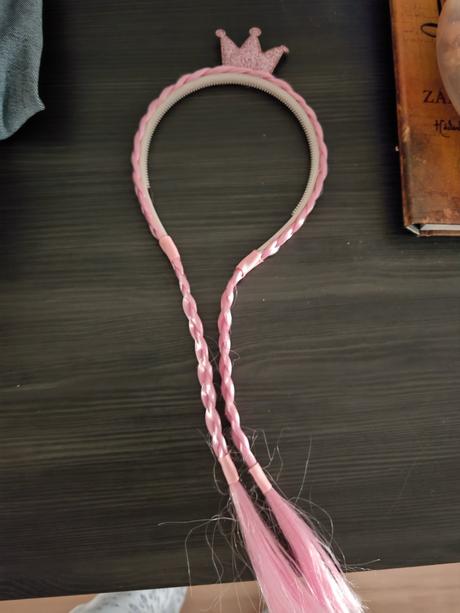 Čelenka princeznovska s korunkou a vrkočmi, 