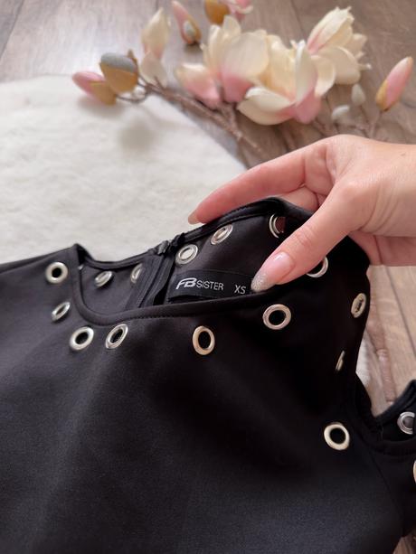 Extravagantné šaty, amisu,xs