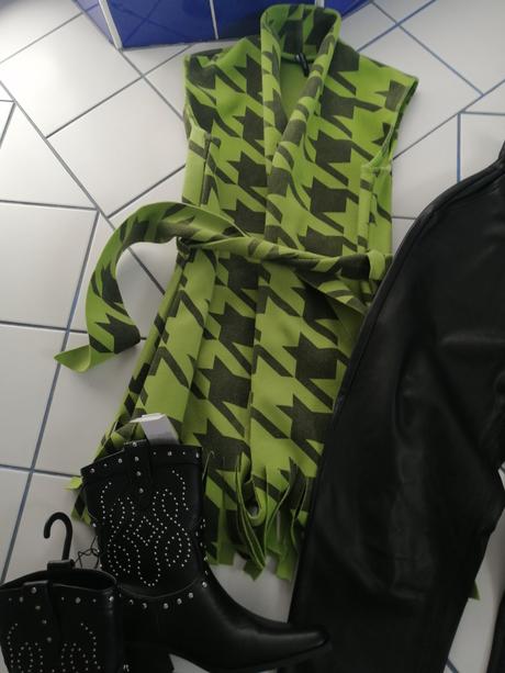 Zaujímavá vesta, s