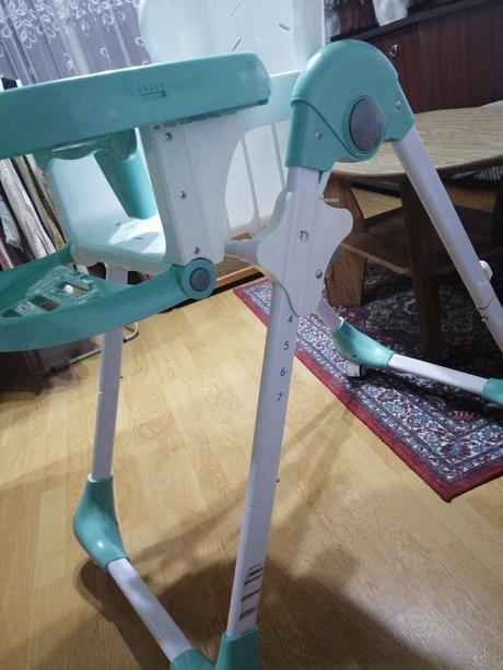 Jedálenské stoličky 2 ks,