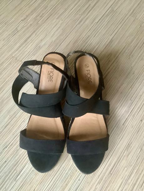 Sandalky, 38