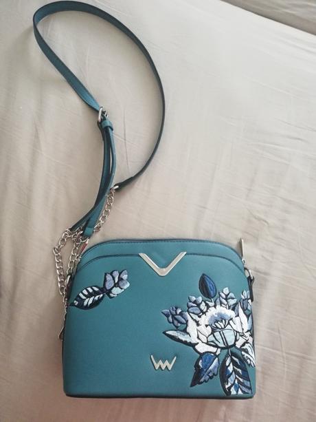 Vysivana kabelka vuch, 