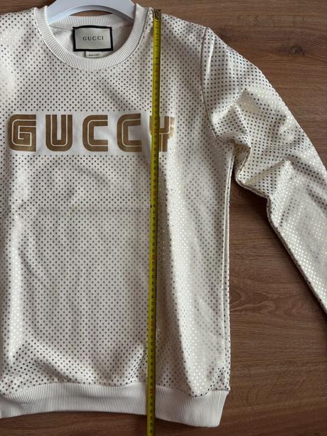 Mikina so zlatými bodkami, s