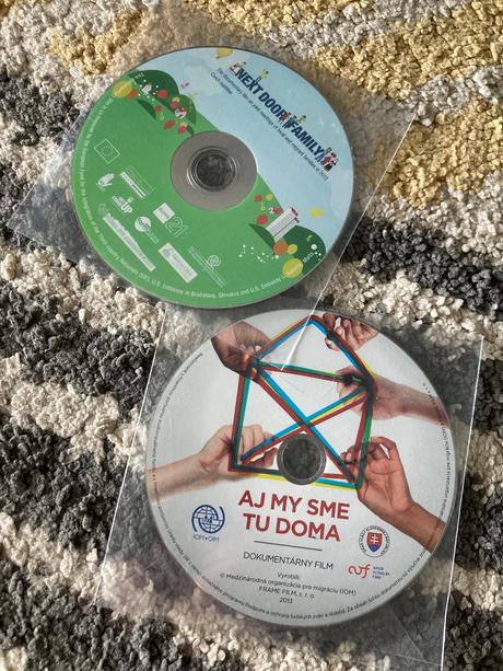 Dvd aj my sme tu doma a next door family,
