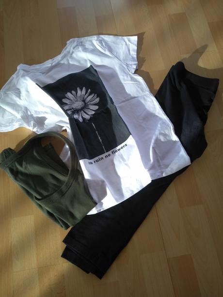 Balík oblečenia s, s